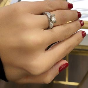 Anillo de Compromiso con Diamante Flotante y Banda Ancha con Incrustaciones de Diamantes, Estilo Elegante, Diamante Cultivado en Laboratorio en Oro Blanco de 14K - Product Image 4