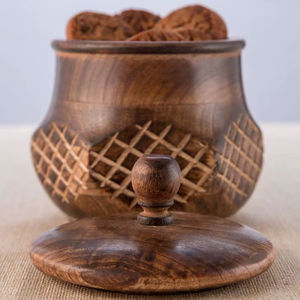 Recipiente de madera de gran capacidad con tapa hermética para organizar la despensa y conservar los alimentos - Product Image 1