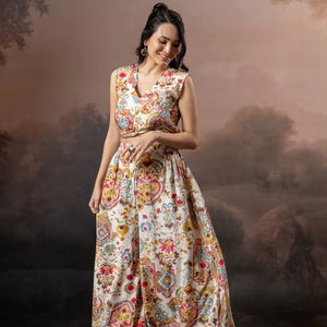 Fournisseur indien de robes midi formelles pour femmes en georgette, col en V, sans manches, boutonnées, imprimées numériquement, à motifs floraux, respirantes pour l'été - Product Image 1