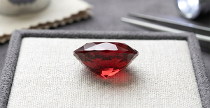 Valiosa piedra preciosa de granate rojo suelta, de forma ovalada, 6x4 mm, facetada, para joyería. - Product Image 3