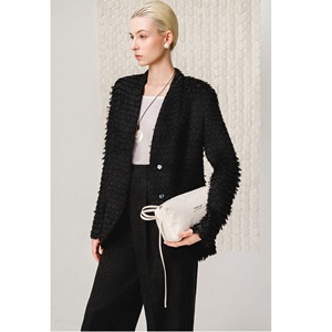 Blazer pour femme à faible MOQ, modèle SOLVIRE TEXTURE BLAZER, en lin premium, blazers ODM pour femme avec texture effilochée artisanale - Product Image 1