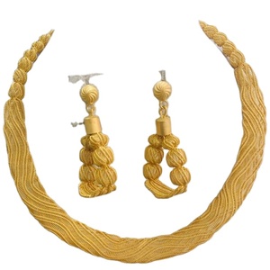 El mejor anillo de dedo de diamante de oro micro para mujeres Nuevos diseños del fabricante indio Aleación de circón vintage Compra a granel Venta EE. UU. Año Nuevo - Product Image 1