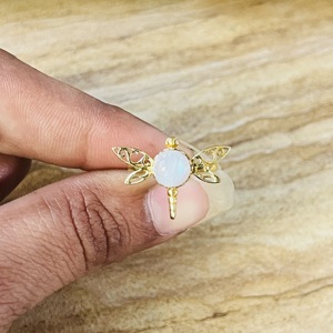 Anillo de Libélula con Piedra Lunar, Novedad 2026, Favorito del Mercado, Anillo Moderno Chapado en Oro con Diseño de Insecto, Anillo de Mujer de Moda al por Mayor - Product Image 2