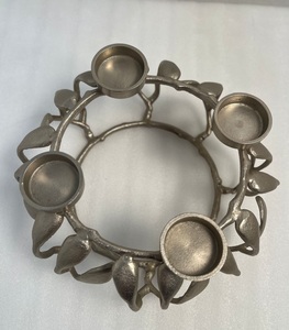 Porte-bougie décoratif en aluminium avec finition nickel pour une décoration festive et la création d'une ambiance lumineuse élégante - Product Image 3