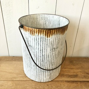 Pot de fleurs rustique en métal galvanisé, seau en métal ondulé style ferme, jardinière vintage shabby chic pour décoration de jardin - Product Image 1