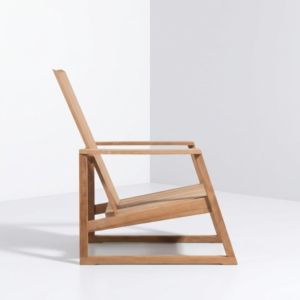 Chaise Adirondack moderne en bois massif, minimaliste, avec dossier à trois lattes, base en traîneau, accoudoirs larges, siège à lattes, pour extérieur, patio, jardin, salon de jardin - Product Image 3