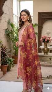 Ensemble Salwar Kameez en coton brodé jaune avec dupatta fleuri, tenue traditionnelle indienne et pakistanaise pour mariage et fêtes, pour femmes - Product Image 6