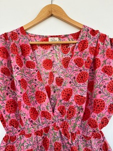 Mono de Algodón Estampado Floral Rosa Premium para Mujer con Cintura Elástica, Mangas con Volantes y Corte Holgado para Uso Casual de Verano B2B - Product Image 4