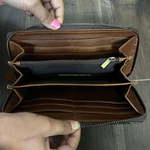 Expo de Marzo 2026: Cartera de cuero de vaca occidental hecha a mano con detalles florales y aspecto elegante, perfecta para fiestas y como tarjetero. - Product Image 6