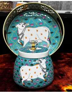 Plateau de service en métal artisanal Pichwai Kamdhenu à motif vache et ensemble de pots décoratifs utilitaires avec bouton de couvercle en cristal - Product Image 3