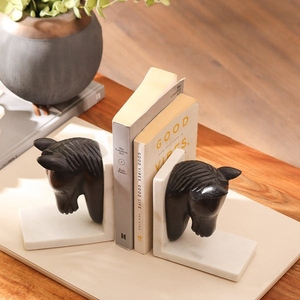 ที่กั้นหนังสือรูปม้า ดีไซน์โดดเด่น ทำจากอะลูมิเนียมหล่อ ฐานหินอ่อนสีขาว ชุดที่วางหนังสือสีดำและสีขาว ของตกแต่งรูปสัตว์สุดหรู - Product Image 3