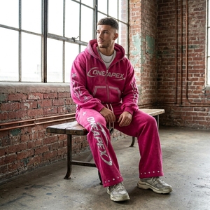 Conjunto Deportivo Rosa Personalizado con Logotipo ONEAPEX en Pedrería, Sudadera con Cremallera y Pantalones Anchos, Ropa Urbana para Hombre, Fabricante de Ropa de Lujo OEM ODM - Product Image 4