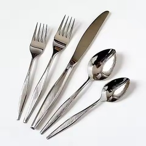 Ensemble de couverts en acier inoxydable pour table de cuisine moderne, idéal pour des repas tendance et une présentation soignée - Product Image 6