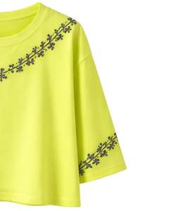 Camiseta Corta de Mujer Color Verde Neón, Bordado Floral Minimalista, Manga Corta, Informal, Mezcla de Algodón Suave, Top de Verano para Mujer, Venta al Por Mayor - Product Image 3