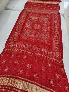 Dupatta en soie pure Rai Dana Bandhani, look royal - Product Image 1