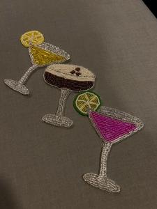 Llavero de moda con diseño elegante y bonito, hecho a mano con cuentas bordadas, con colgante de WHISKY, de la India - Product Image 2