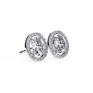 Boucles d'oreilles clous en moissanite taille ovale avec halo, centre 7,5 x 5,5 mm, 44 pierres latérales de 1,1 mm, en moissanite VVS, or massif 10 carats - Product Image 3