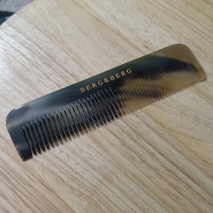 Peine de Barba de Lujo Hecho a Mano con Cuerno de Búfalo, Acabado Natural Suave, Herramienta de Aseo para Peinar y Cuidar Barba, Bigote y Cabello - Product Image 2