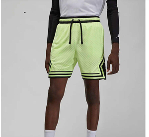 Pantalones cortos de baloncesto para hombre con forro interior de compresión, transpirables, con estampado completo, ideales para entrenamiento funcional y juego. - Product Image 1