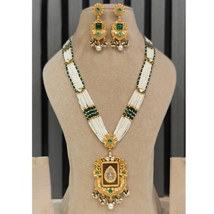 Ensemble collier et boucles d'oreilles chic en alliage plaqué or avec zircon et perle d'imitation pour femmes, bijoux de mariage, style vintage - Product Image 1
