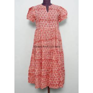 Vestido floral informal de longitud media para mujer, perfecto para uso diario o ocasiones especiales, tela de alta calidad y hermoso estampado floral - Product Image 1