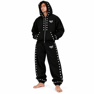 Ensemble de survêtement homme coupe ample et légère, avec sweat à capuche zippé noir à clous et pantalon de jogging en coton respirant personnalisé – Marque - Product Image 1