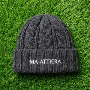 Bonnet en tricot torsadé gris anthracite avec revers, chaud pour l'hiver, avec logo brodé personnalisé - Product Image 6