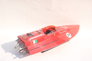 Modelo de Lancha Rápida Italiana F430 Hecha a Mano en Madera - Réplica a Escala de Lancha de Carreras de Lujo para Decoración de Hogar u Oficina - Product Image 5