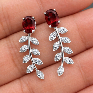 Boucles d'oreilles pendantes tendance pour femme en argent sterling fin plaqué rhodium, ornées de zircon cubique grenat en forme de feuille, idéales pour anniversaire et fiançailles - Product Image 4