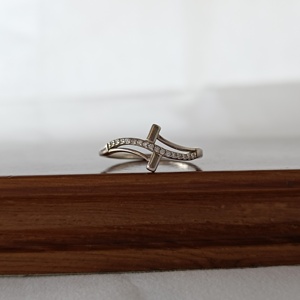 Anillo de Plata de Ley 925 con Cruz de Circonia Cúbica y Banda Curva para Mujer, Anillo de Cóctel Religioso Cristiano, Regalo de Joyería Fina - Product Image 2