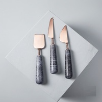 Käsemesser-Set aus Edelstahl mit Goldfinish und marmorierten, grünen Harzgriffen für Käseplatten und Gourmet-Schneiden
