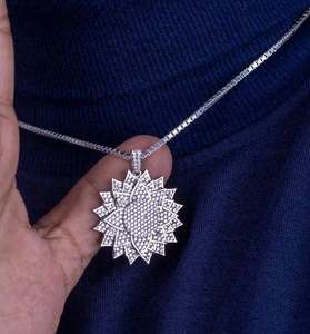 Pendentif Fleur Géométrique Sertie de Pierres en Argent Sterling, Style Hip Hop de Luxe, Bijoux Moissanite Bling - Product Image 2