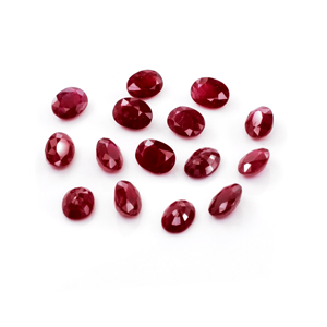 Rubis africains naturels calibrés ovales 4x6mm, pierres précieuses facettées naturelles pour la création de bijoux, prêtes à l'emploi - Product Image 1