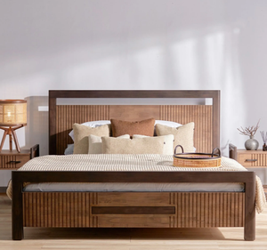 Lit plateforme minimaliste moderne en teck massif avec tiroir de rangement intégré et tête de lit à lattes verticales – Garantie 3 ans - Product Image 1