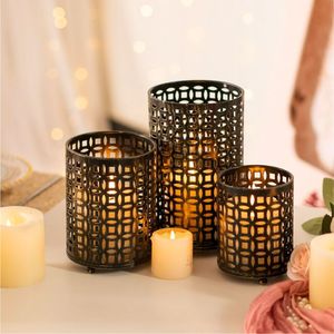 Ensemble de porte-bougies décoratifs en métal, lanternes de table géométriques modernes ajourées pour la décoration intérieure, les mariages et les centres de table - Product Image 1