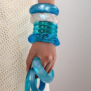 Brazaletes de resina modernos facetados etéreos de la India por AFZA ENTERPRISES - Product Image 1