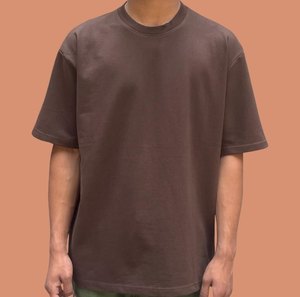 เสื้อยืดผู้ชายสีน้ำตาลเรียบง่ายสไตล์โอเวอร์ไซส์แขนสั้นสำหรับใส่ไปงานปาร์ตี้ - Product Image 3