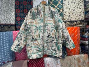 Manteau réversible en coton Kantha fait main, écologique et respirant, style kimono, veste matelassée patchwork pour femme - Product Image 5