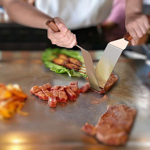 ตะหลิวสี่เหลี่ยมสแตนเลสอย่างดี ด้ามพลาสติก ใบมีด 12.5 ซม. ใช้ซ้ำได้ มีสินค้าในสต็อก สลักโลโก้ด้วยเลเซอร์ตามสั่ง - Product Image 5