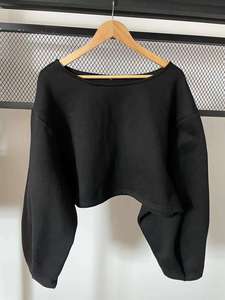 Sudadera Corta Oversize de Felpa para Mujer con Logotipo Frontal y Cuello Redondo con Borde Crudo, Color Personalizado - Product Image 5