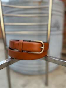 Ceinture en cuir véritable avec broderie et finition gravée, boucle en fer, largeur 3,5 cm, longueur 120 cm, style formel, modèle en cuir véritable - Product Image 3