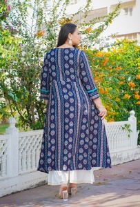 Kurti en rayonne pour femme grande taille, coupe trapèze, imprimé floral bleu, brodé, col rond, manches trois quarts, confortable à porter - Product Image 4