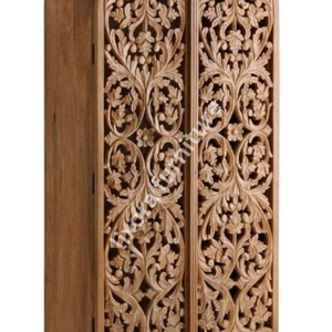 Armario de Lujo Hecho a Mano con Madera Sólida, Arqueado, de 2 Puertas, con Tallado Ornamental de Hojas Botánicas, en Roble Miel - Product Image 3