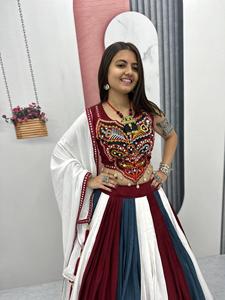 Conjunto de Lehenga Choli de Rayón y Algodón, Listo para Usar, con Hermoso Trabajo Gamthi y Espejos Reales, Totalmente Cosido, Ideal para Navratri - Product Image 3