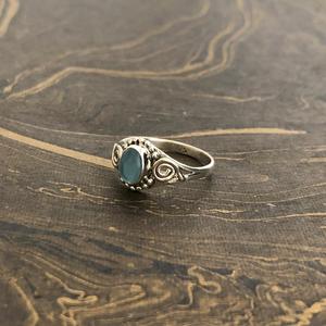 Bague fine en calcédoine aqua de 2,1 grammes, design de créateur - Product Image 1