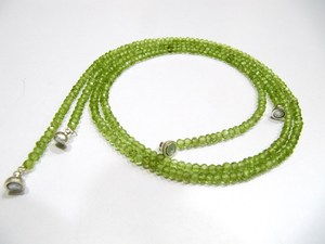 Collier de perles en péridot naturel facetté rond de 3-4 mm avec fermoir magnétique - Product Image 2