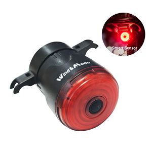 Étanche type-c rechargeable vélo arrière capteur intelligent vélo feu arrière aluminium LED phare <span class=keywords><strong>tige</strong></span> <span class=keywords><strong>de</strong></span> <span class=keywords><strong>selle</strong></span> montage alimenté par batterie - Product Image 1