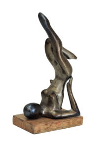 Sculpture de yoga artisanale en aluminium, figurine féminine abstraite moderne en position de Sarvangasana (épaules sur le sol), décoration artistique sur base en bois, 12 pouces - Product Image 2