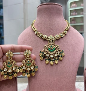 Conjunto de collar de moissanita de diseño con acabado dorado de alta calidad y pendientes para bodas, colección para mujeres y niñas. - Product Image 2