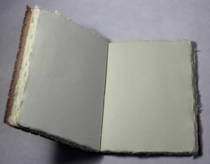 Journal en cuir de chèvre TC avec couverture en papier recyclé fait main, reliure rigide vintage, design gaufré - Product Image 5